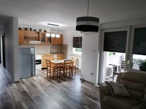 a living room and kitchen with a table and chairs at Jasna rooms in Ilirska Bistrica
