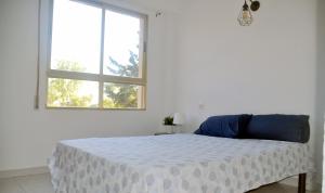 Posteľ alebo postele v izbe v ubytovaní Apartamento con piscina y parking + 23 fotografií