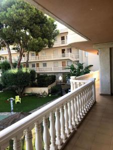 Balkón alebo terasa v ubytovaní Apartamento con piscina y parking