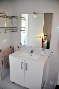 Kúpeľňa v ubytovaní Apartamento con piscina y parking