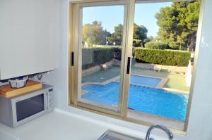 Bazén v ubytovaní Apartamento con piscina y parking alebo v jeho blízkosti