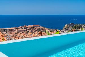 Bazén v ubytovaní Cosy Loft w Private Pool & Patio alebo v jeho blízkosti