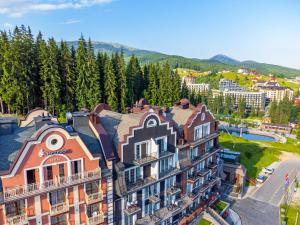 Nespecifikovaný výhled na hory nebo výhled na hory při pohledu z hotelu