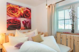 Postel nebo postele na pokoji v ubytování Ferienwohnung Maisonette Höttl