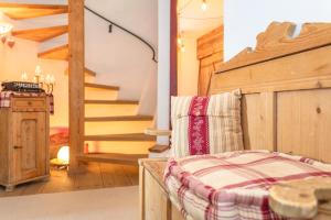 Postel nebo postele na pokoji v ubytování Ferienwohnung Maisonette Höttl