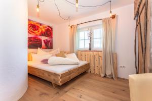 Postel nebo postele na pokoji v ubytování Ferienwohnung Maisonette Höttl