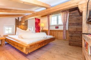 Postel nebo postele na pokoji v ubytování Ferienwohnung Maisonette Höttl