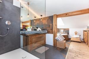 Kuchyň nebo kuchyňský kout v ubytování Ferienwohnung Maisonette Höttl