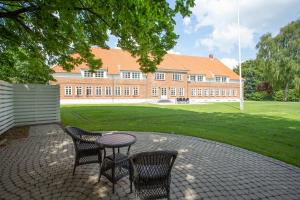 two chairs and a table in front of a building at Hotelcity in Holstebro