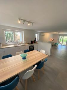 ครัวหรือมุมครัวของ appartement rez de villa proche port et plages de Sanary