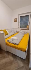 Posteľ alebo postele v izbe v ubytovaní Világos Kert Balatonvilágos Chill House