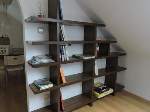 Knihovna v apartmánu