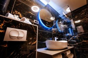 Ein Badezimmer in der Unterkunft Luxury Rooms VINDEMIÆ