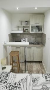 Кухня или мини-кухня в M4U Apartments
