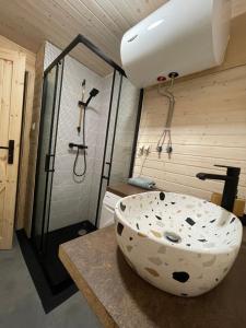 Kúpeľňa v ubytovaní XOXO Lake House + 37 fotografií