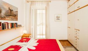 Tempat tidur dalam kamar di Apartment Hidden Paradise Bačvice