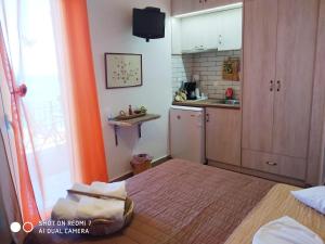 A bed or beds in a room at Violetta Rooms