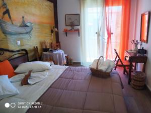A bed or beds in a room at Violetta Rooms