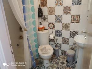 A bathroom at Violetta Rooms