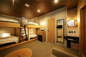 Двуетажно легло или двуетажни легла в стая в ZONK HOTEL Tenjin-Watanabedori