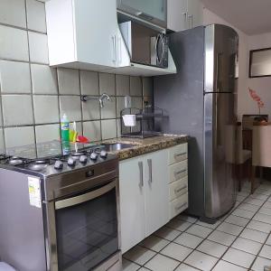 Kuchyňa alebo kuchynka v ubytovaní Apartamento na praia de Jatiuca