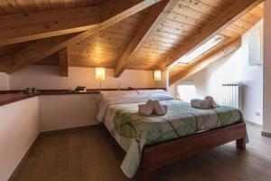 a bedroom with a bed in a room with wooden ceilings at Il Finto Pepe di Alessia in Formia