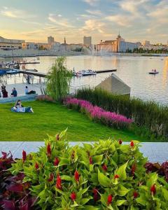 a park with flowers and a body of water at Downtown on Parizhskoy Kommuny 4 in Kazan