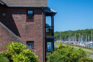 Gallery image of Marina View - 1 Bedroom Apartment - Neyland Marina in Neyland