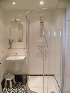 Bilik mandi di Appartement Greidesicht Kollumerpomp