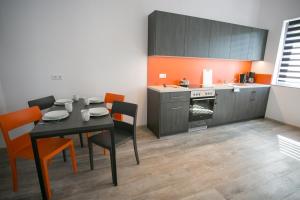 Kuchyň nebo kuchyňský kout v ubytování Apartments A7