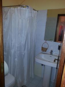 Vonios kambarys apgyvendinimo įstaigoje Caldeira Guest House