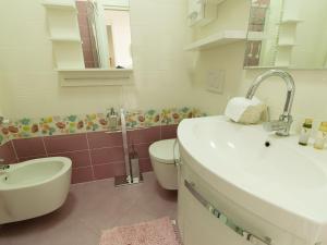 Vonios kambarys apgyvendinimo įstaigoje Borgo dei Fiori - relax and sea view with swimming pool