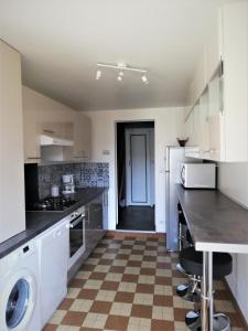 a kitchen with a washer and dryer at Maison Bel Être Langeais in Langeais