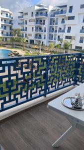 Bazén v ubytování Appartement de luxe avec piscine a 5 min de la plage nebo v jeho okolí
