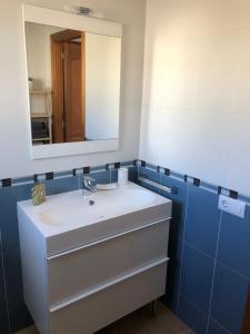 Ein Badezimmer in der Unterkunft Lirios Boutique Luxury Seaview Villa