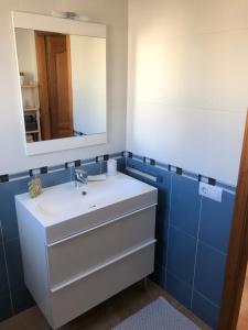 Ein Badezimmer in der Unterkunft Lirios Boutique Luxury Seaview Villa