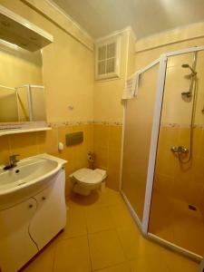 Et badeværelse på Yalcin Hotel & Villas