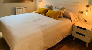 A bed or beds in a room at Viveiro Centro