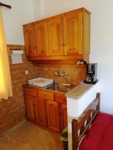 Kuchyň nebo kuchyňský kout v ubytování Kastraki Villas