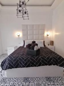 Postelja oz. postelje v sobi nastanitve Soderberg By J&J Homes At Amani Grand Resort Residences Near Airport