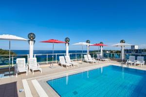 Bazén v ubytování Hotel Gran Vista Plava Laguna nebo v jeho okolí