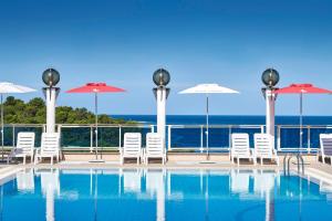 Bazén v ubytování Hotel Gran Vista Plava Laguna nebo v jeho okolí