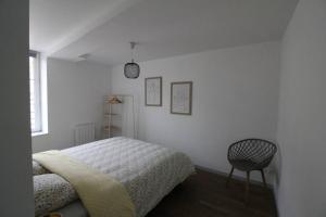 Säng eller sängar i ett rum på L Euphorie - Maison de ville de caractère 7 minutes de la mer - Le Treport - Mers les Bains