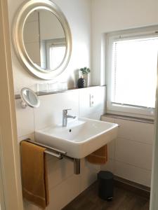 Koupelna v ubytování „Südblick“ gemütliche Doppelhaushälfte