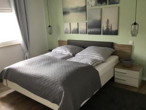 Postel nebo postele na pokoji v ubytování „Südblick“ gemütliche Doppelhaushälfte