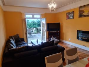 Gallery image of Stunning Sea view Immaculate 4-Bed family House in Penmaen-mawr