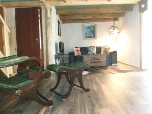 Posezení v ubytování Old West Ranch "Urlaub auch mit Pferd möglich"