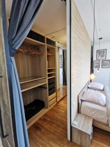 a bedroom with a walk in closet with a mirror at Le Globe-trotter - Les Maisons de Madeleine in Nantes