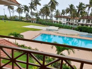 Бассейн в Nanu Beach Resort & Spa или поблизости