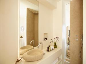 Kúpeľňa v ubytovaní White Pebble Suites
